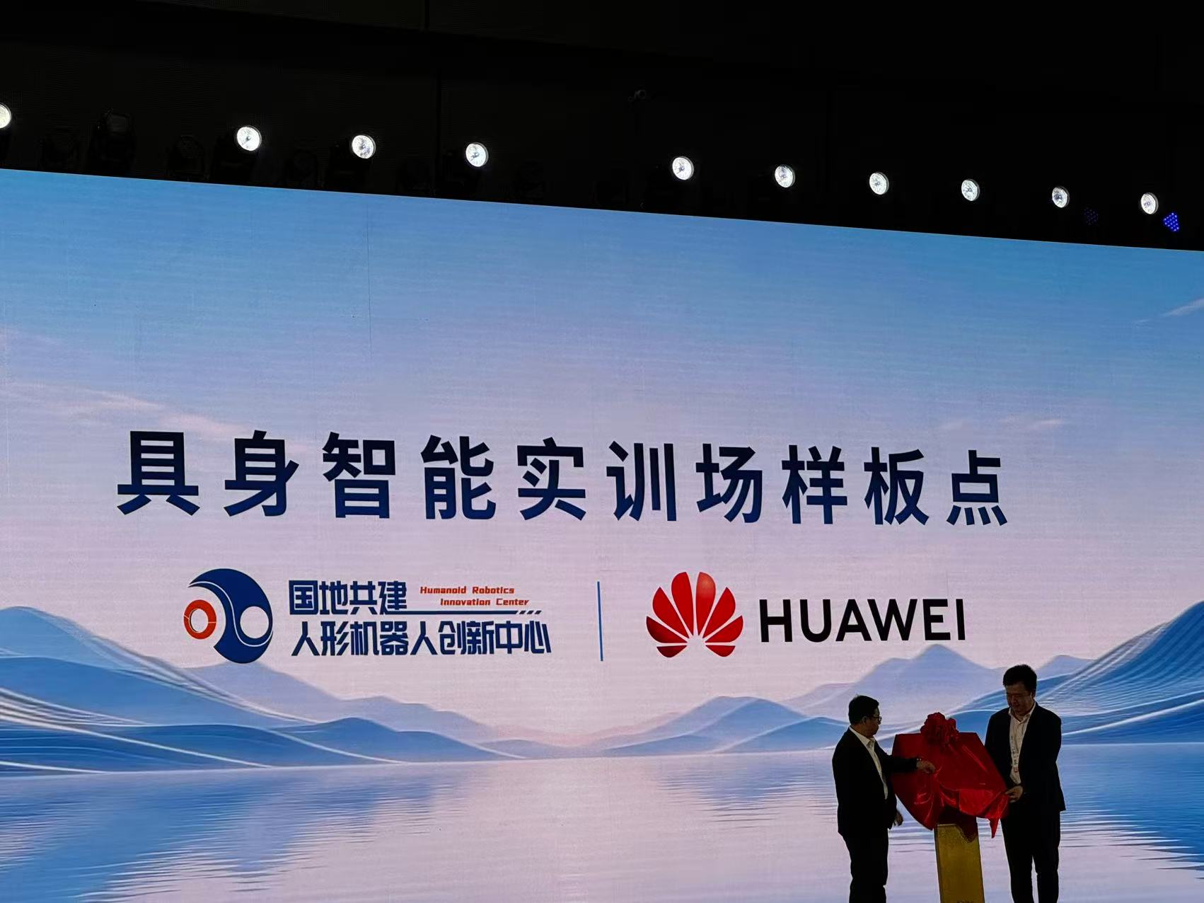 微软纳德拉开云体育下载：人工智能安全内部警示指南全解析