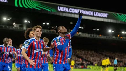 重庆铜梁龙中超首球诞生：肯帕努任意球破门，瓦吉奇飞铲被红牌罚